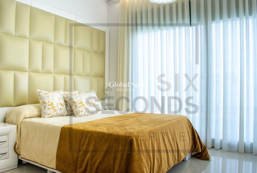 Venta - Villa independiente -
SAN MIGUEL DE SALINAS - Urbanizaciones