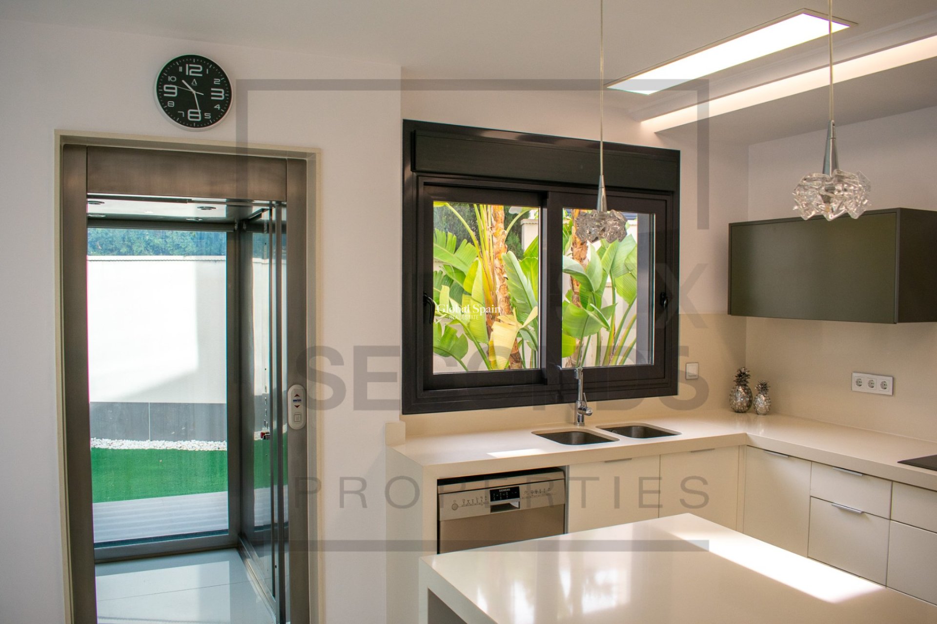 Venta - Villa independiente -
SAN MIGUEL DE SALINAS - Urbanizaciones