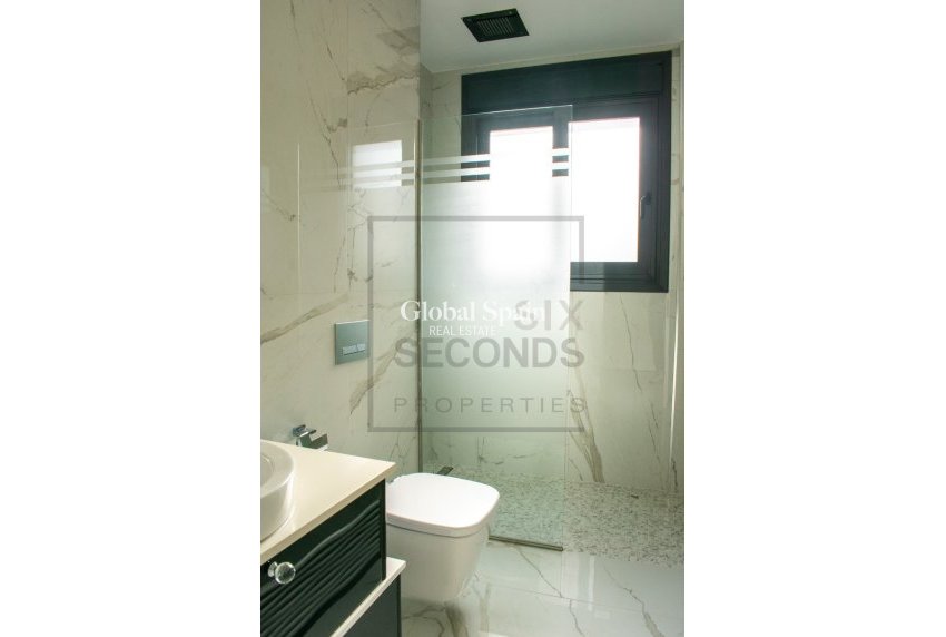 Venta - Villa independiente -
SAN MIGUEL DE SALINAS - Urbanizaciones