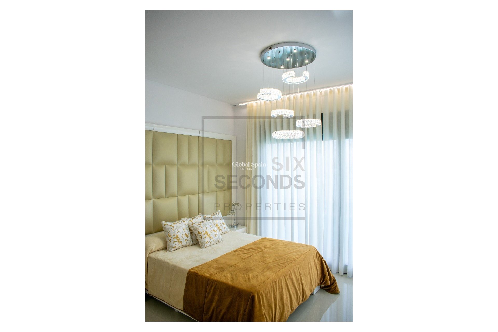 Venta - Villa independiente -
SAN MIGUEL DE SALINAS - Urbanizaciones