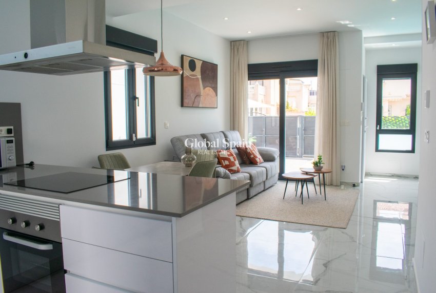 Venta - Villa independiente -
TORREVIEJA - La Siesta - El Salado - Torreta