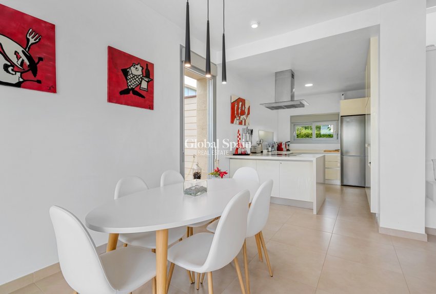 Venta - VILLA -
JACARILLA - Inland