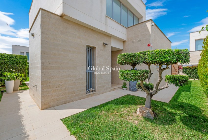 Venta - VILLA -
JACARILLA - Inland