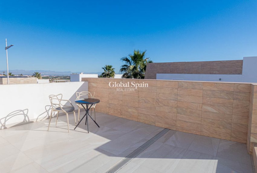 Venta - Villa -
La Finca Golf and Spa Resort - Algorfa