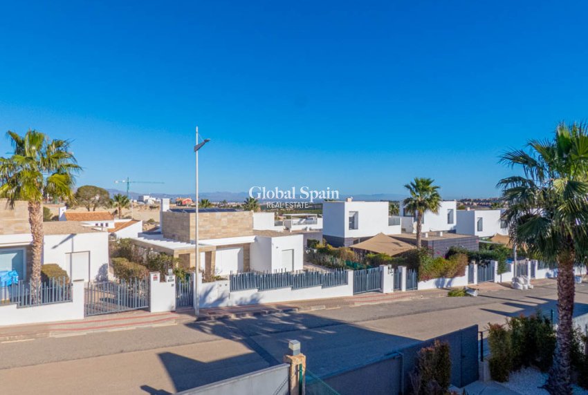 Venta - Villa -
La Finca Golf and Spa Resort - Algorfa