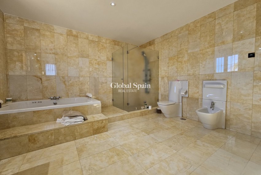 Venta - VILLA -
LA MANGA DEL MAR MENOR - Costa Calida