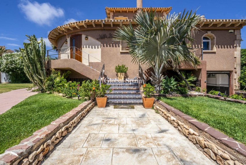 Venta - VILLA -
LA MANGA DEL MAR MENOR - Costa Calida