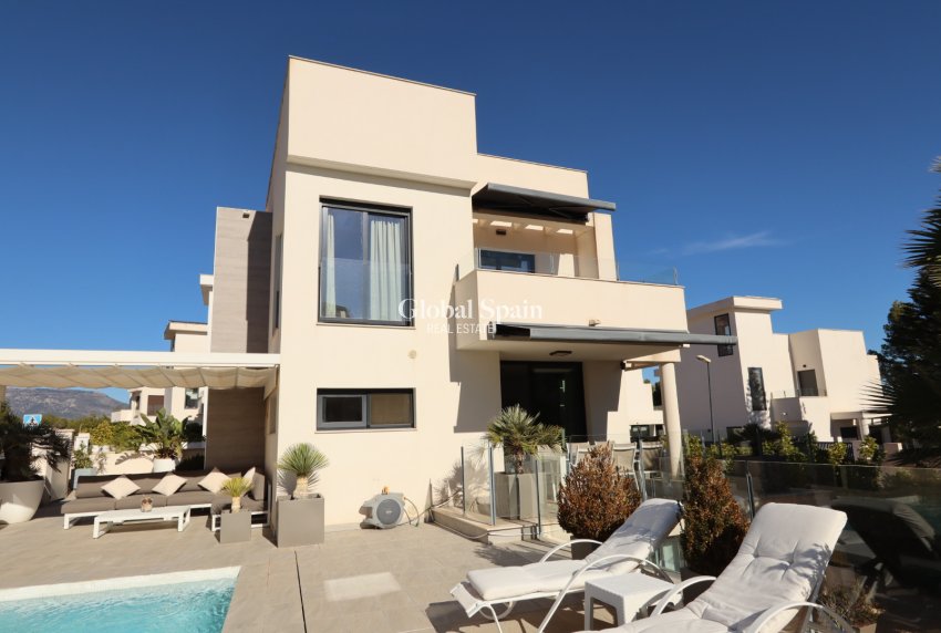 Venta - VILLA -
LA NUCÍA - Costa Blanca