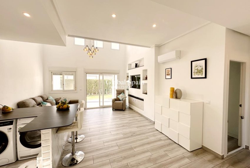 Venta - VILLA -
LA TORRE GOLF RESORT - Inland