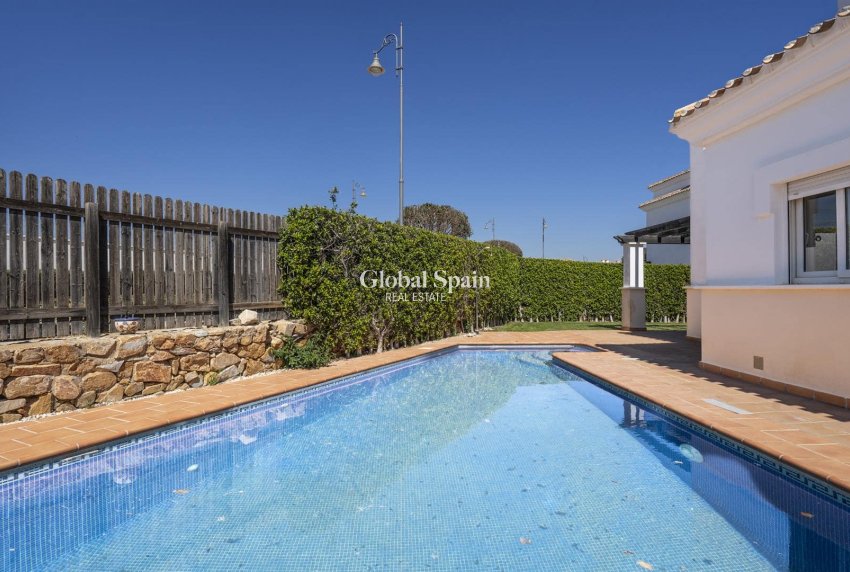 Venta - VILLA -
LA TORRE GOLF RESORT - Inland