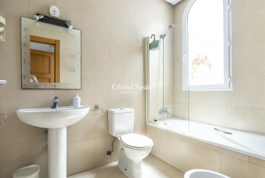 Venta - VILLA -
LA TORRE GOLF RESORT - Inland