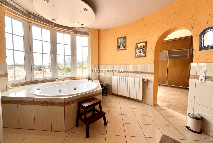 Venta - VILLA -
LA ZENIA - Costa Blanca