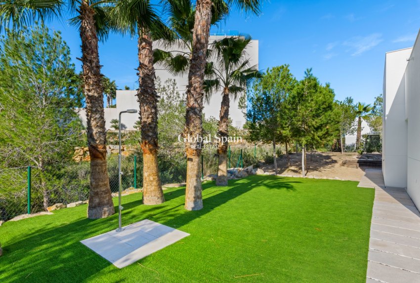 Venta - VILLA -
LAS COLINAS GOLF RESORT - Costa Blanca