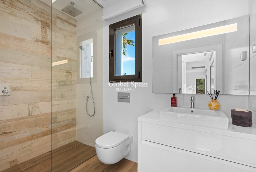 Venta - VILLA -
LAS COLINAS GOLF RESORT - Costa Blanca