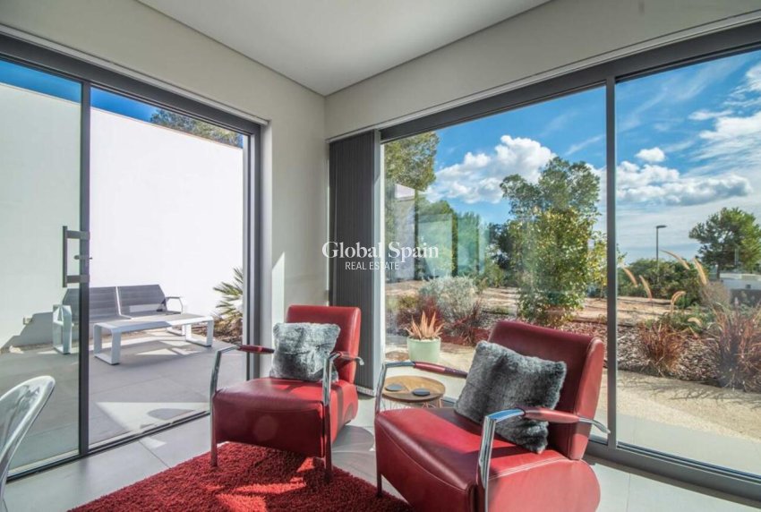 Venta - VILLA -
LAS COLINAS GOLF RESORT - Costa Blanca