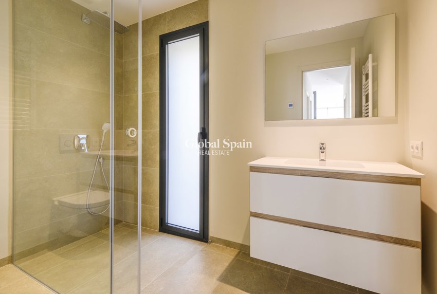 Venta - VILLA -
LAS COLINAS GOLF RESORT - Costa Blanca