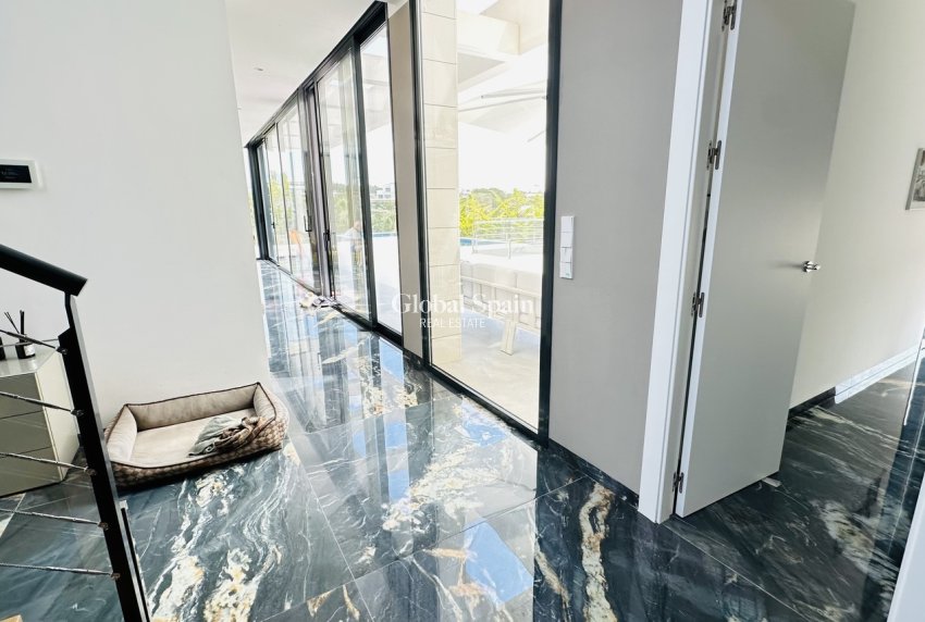 Venta - VILLA -
LAS COLINAS GOLF RESORT - Costa Blanca