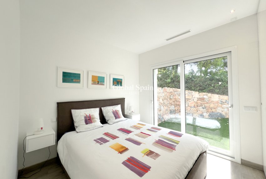Venta - VILLA -
LAS COLINAS GOLF RESORT - Costa Blanca