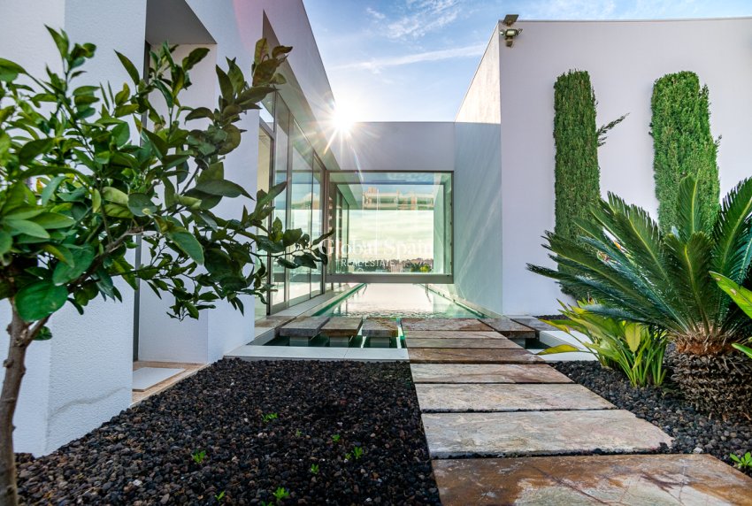 Venta - VILLA -
LAS COLINAS GOLF RESORT