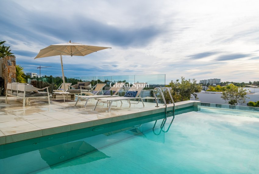 Venta - VILLA -
LAS COLINAS GOLF RESORT