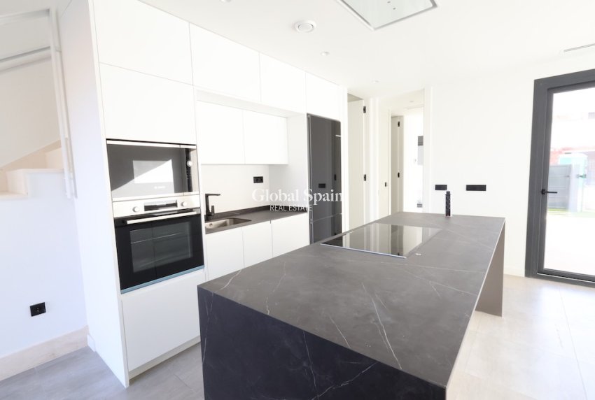 Venta - Villa -
LOS ALCÁZARES