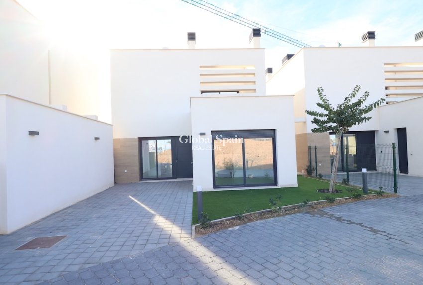 Venta - Villa -
LOS ALCÁZARES
