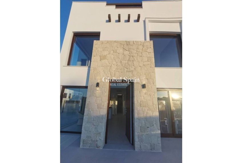 Venta - VILLA -
LOS MONTESINOS - Costa Blanca