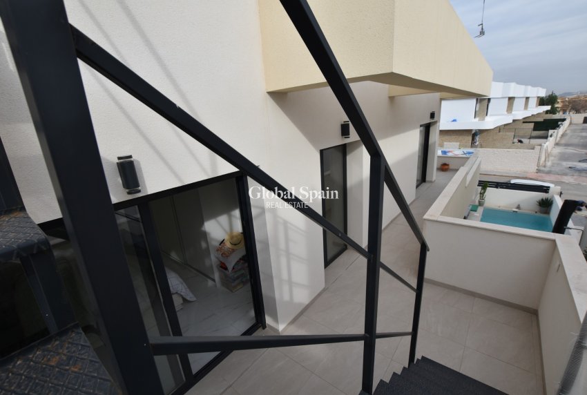 Venta - VILLA -
LOS MONTESINOS - Costa Blanca