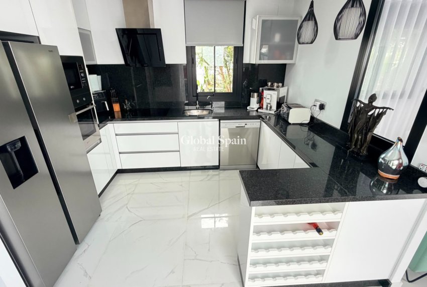 Venta - VILLA -
LOS MONTESINOS - Costa Blanca