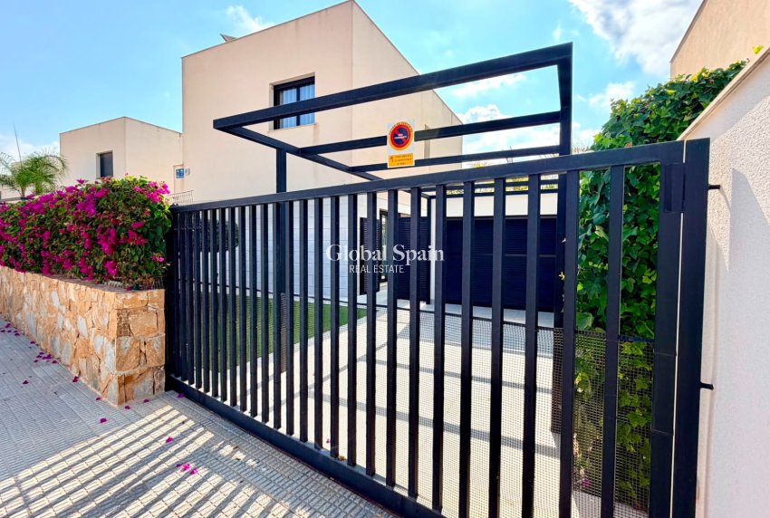 Venta - VILLA -
LOS MONTESINOS - Costa Blanca