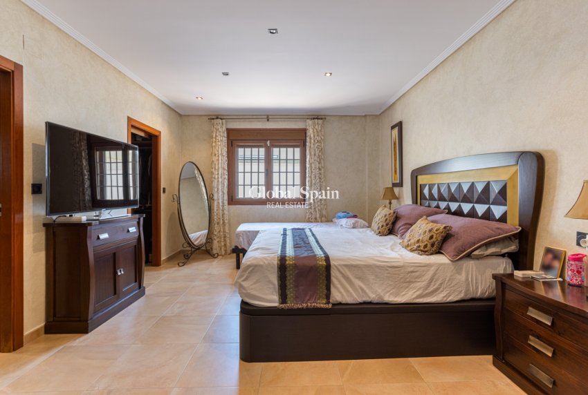 Venta - Villa -
LOS MONTESINOS - La Herrada