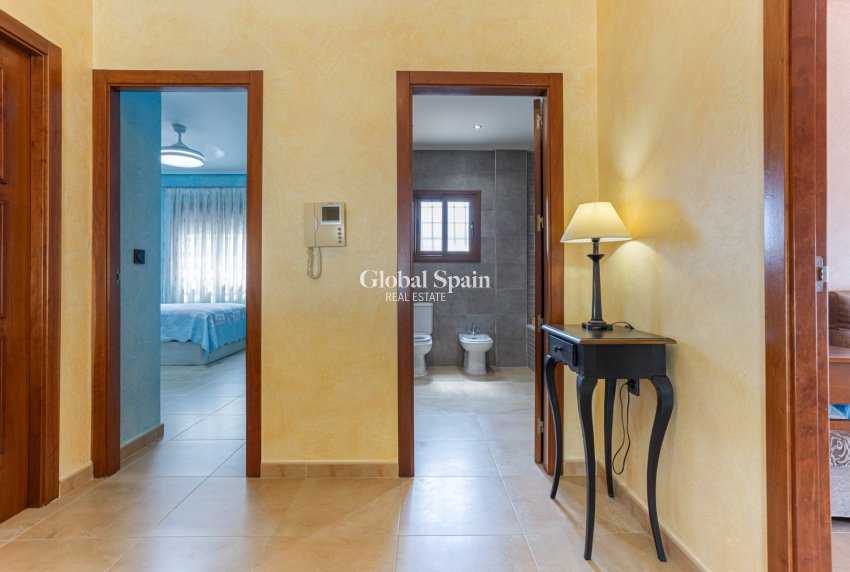 Venta - Villa -
LOS MONTESINOS - La Herrada