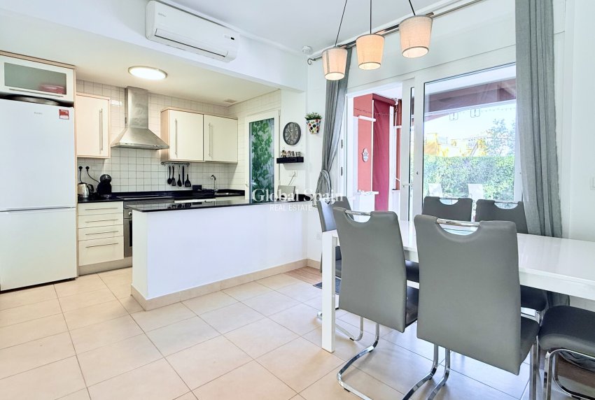 Venta - VILLA -
MAR MENOR GOLF RESORT - Inland