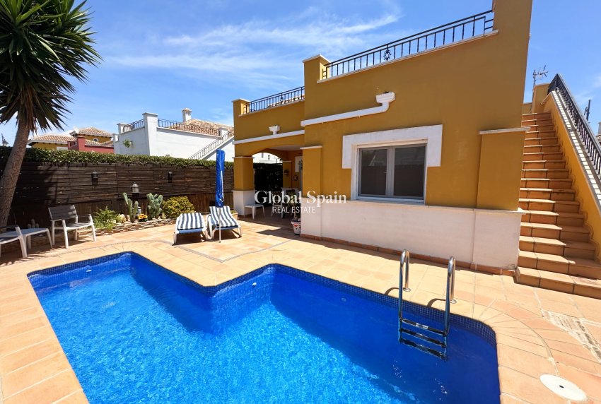 Venta - VILLA -
MAR MENOR GOLF RESORT - Inland