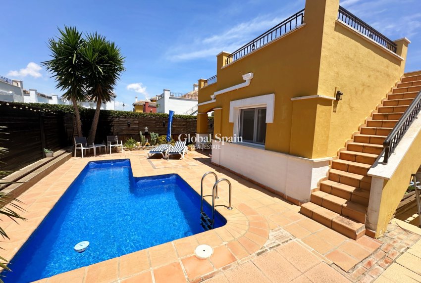 Venta - VILLA -
MAR MENOR GOLF RESORT - Inland