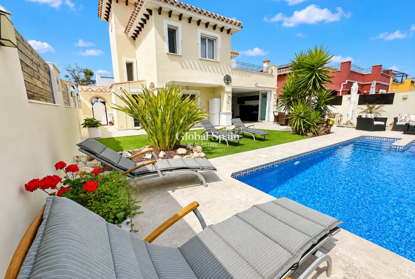 Venta - VILLA -
MAR MENOR GOLF RESORT - Inland