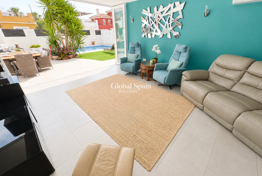 Venta - VILLA -
MAR MENOR GOLF RESORT - Inland