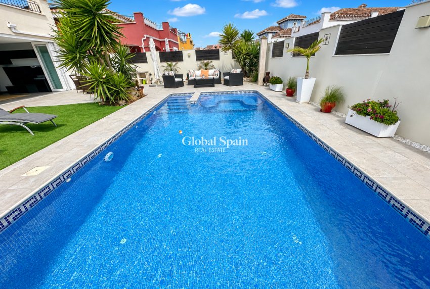 Venta - VILLA -
MAR MENOR GOLF RESORT - Inland