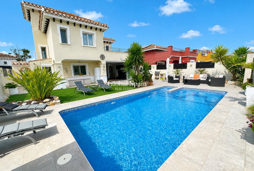 Venta - VILLA -
MAR MENOR GOLF RESORT - Inland
