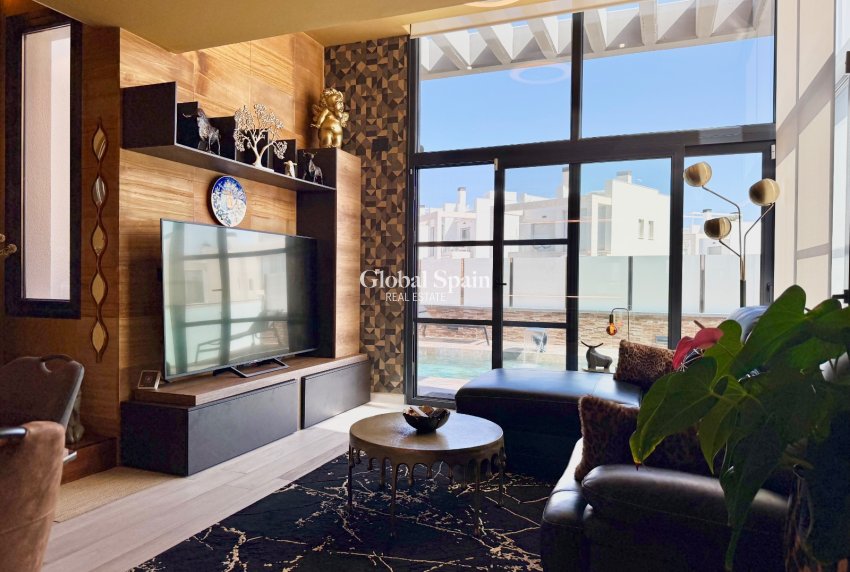 Venta - VILLA -
ORIHUELA COSTA - CABO ROIG