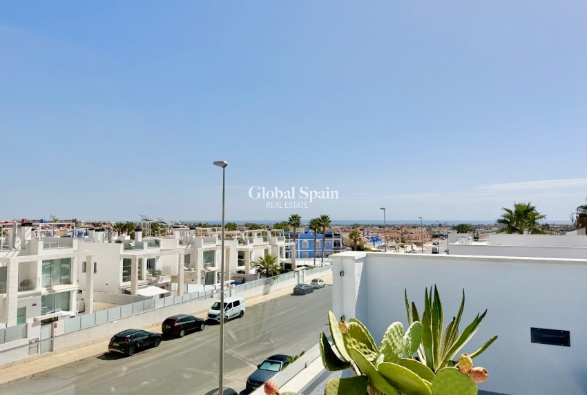 Venta - VILLA -
ORIHUELA COSTA - CABO ROIG