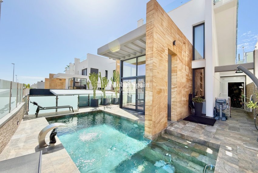 Venta - VILLA -
ORIHUELA COSTA - CABO ROIG