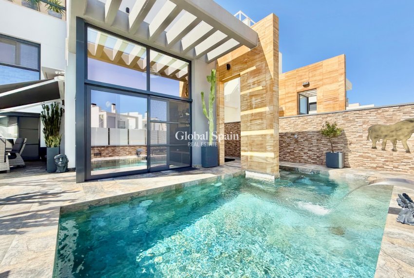Venta - VILLA -
ORIHUELA COSTA - CABO ROIG