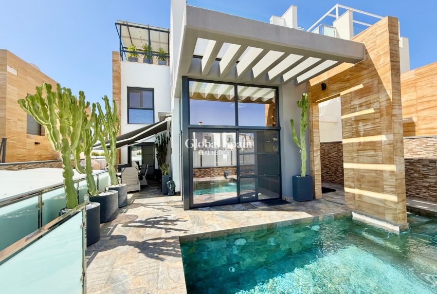 Venta - VILLA -
ORIHUELA COSTA - CABO ROIG