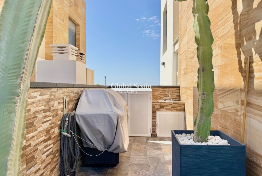 Venta - VILLA -
ORIHUELA COSTA - CABO ROIG