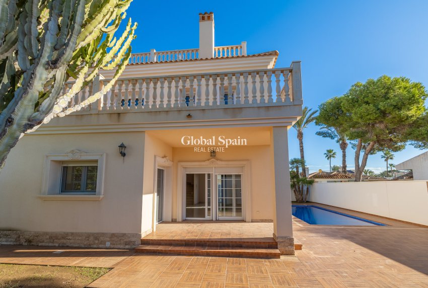 Venta - Villa -
ORIHUELA COSTA - CABO ROIG