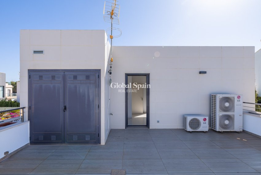 Venta - Villa -
ORIHUELA COSTA - CAMPOAMOR