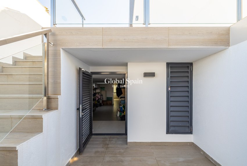 Venta - Villa -
ORIHUELA COSTA - CAMPOAMOR