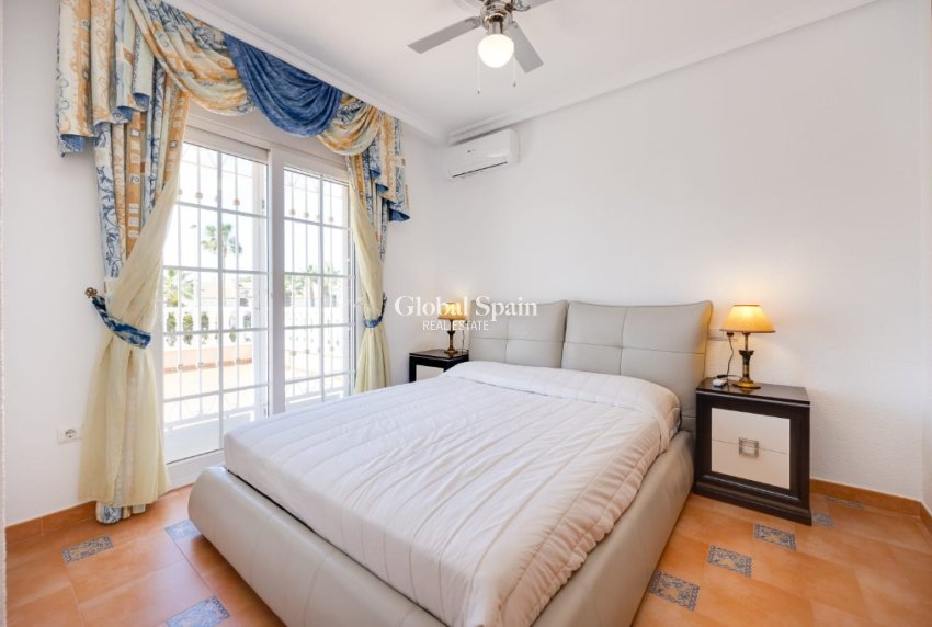 Venta - Villa -
ORIHUELA COSTA - La Zenia