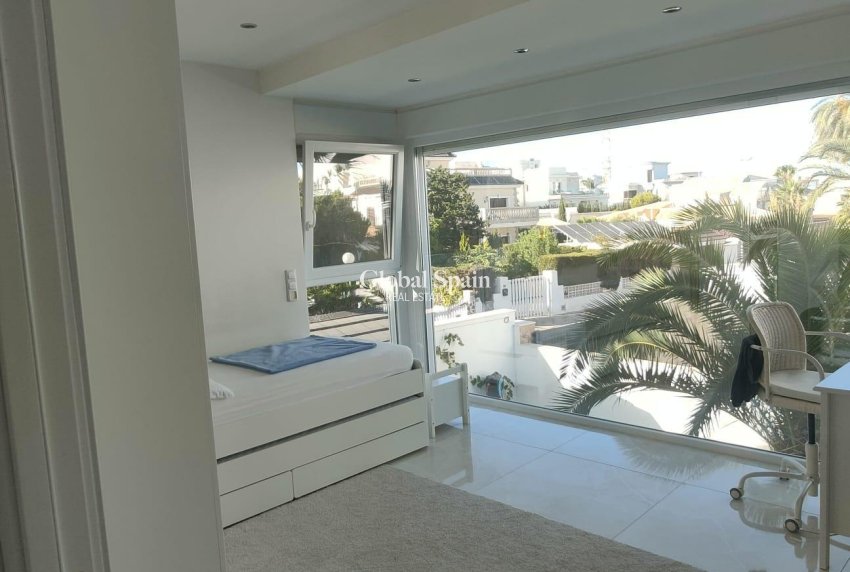 Venta - VILLA -
ORIHUELA COSTA - La Zenia